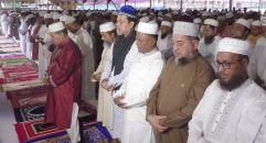বরিশালে বৃষ্টি উপেক্ষা করে ঈদুল ফিতরের প্রধান জামাত অনুষ্ঠিত