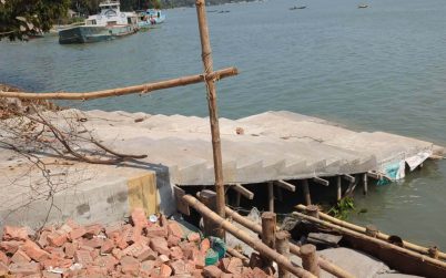 ঝালকাঠিতে উদ্বোধনের আগেই নবনির্মিত ঘাটলায় ফাটল