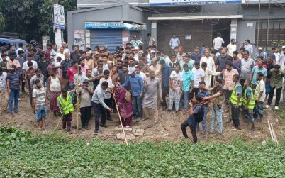 আধুনিক বরিশাল গড়তে খাল খনন ও বৃক্ষরোপণ কর্মসূচির উদ্বোধন