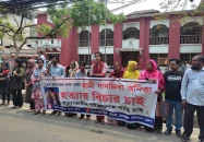 বরিশালে কলেজছাত্রী হত্যার বিচার দাবিতে বিক্ষোভ