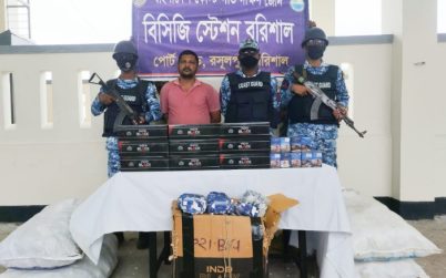 বাকেরগঞ্জে শুল্ক-কর ফাঁকি দেয়া মজুতকৃত নকল সিগারেট জব্দ, আটক-১