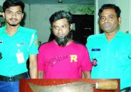 বরিশালে ধারালো ছুরিসহ দুর্ধর্ষ সন্ত্রাসী আটক