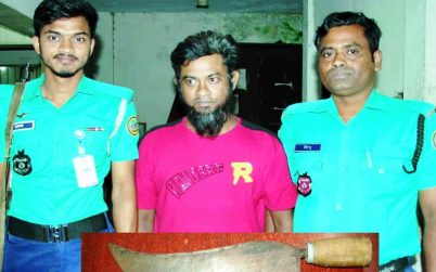 বরিশালে ধারালো ছুরিসহ দুর্ধর্ষ সন্ত্রাসী আটক