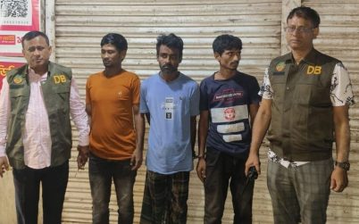 গাজীপুরে মহাসড়কে ডাকাতির প্রস্তুতিকালে অস্ত্রসহ গ্রেপ্তার ৩