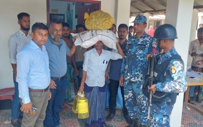 চরফ্যাশনে ২ হাজার জেলে পেলেন সরকারী খাদ্য সহায়তা