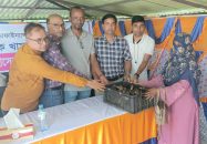 চরফ্যাশনে ব্র্যাক এর উদ্যোগে প্রান্তিক খামারিদের মাঝে বিনামূল্যে হাঁসের বাচ্চা বিতরণ