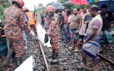 চুয়াডাঙ্গায় ট্রেনে কাটা পড়ে নিহত ২, আহত ১