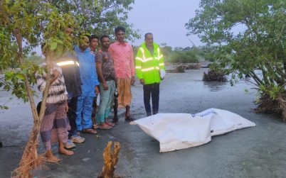 কুয়াকাটা সৈকতে অর্ধগলিত যুবকের মরদেহ উদ্ধার