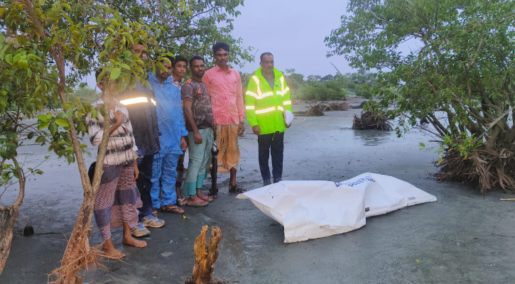 কুয়াকাটা সৈকতে অর্ধগলিত যুবকের মরদেহ উদ্ধার