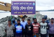 কীর্তনখোলা নদীতে অবৈধভাবে মাটি উত্তোলন আটক ৬