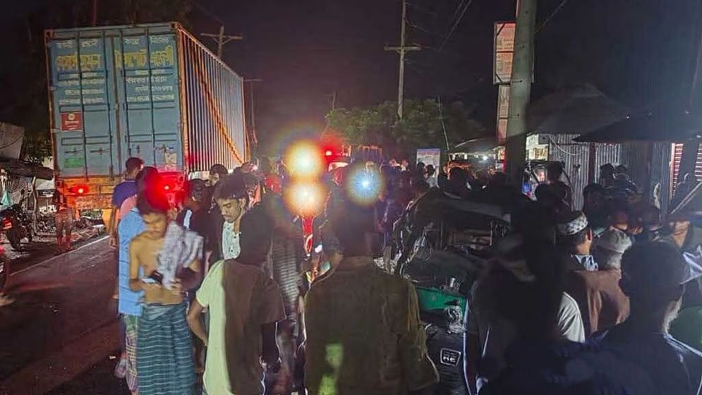 রাজাপুরে বাস-মাহিন্দ্রার মুখোমুখি সংঘর্ষে নিহত ২
