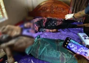 একই বিছানায় পড়েছিল স্বামী-স্ত্রীর নিথর মরদেহ