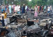 পাথরঘাটায় ভয়াবহ অগ্নিকাণ্ডে ৪০ দোকান পুড়ে ছাই