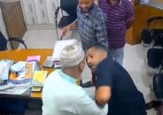 বরিশালে অণ্ডকোষ চেপে ধরে ব্যবসায়ীর কাছ থেকে চেকে সই নেওয়ার অভিযোগ