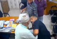 বরিশালে অণ্ডকোষ চেপে ধরে ব্যবসায়ীর কাছ থেকে চেকে সই নেওয়ার অভিযোগ