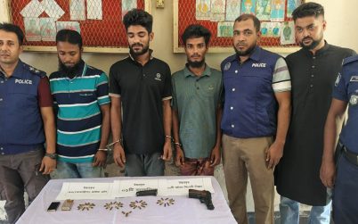 পিরোজপুরে বিদেশী পিস্তল ও গুলিসহ ৩ অস্ত্র ব্যবসায়ী গ্রেপ্তার
