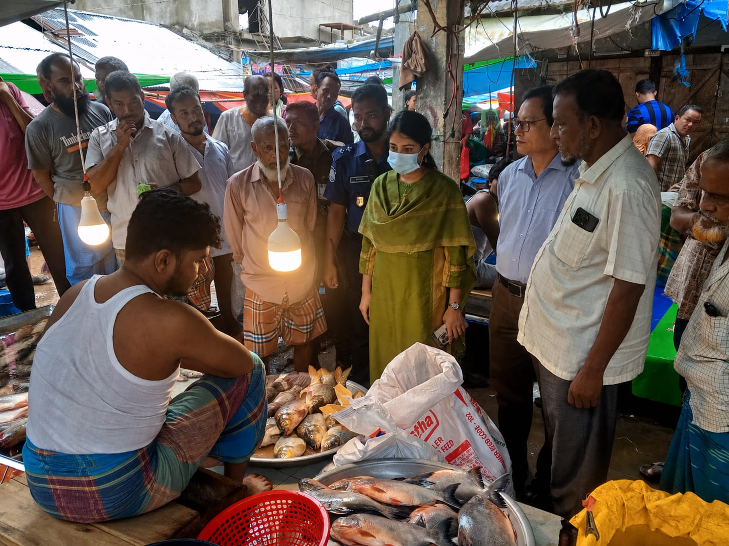 পানছড়িতে নিষিদ্ধ পিরানহা মাছ বিক্রি: ভ্রাম্যমাণ আদালতের অভিযানে দুই ব্যবসায়ীকে জরিমানা
