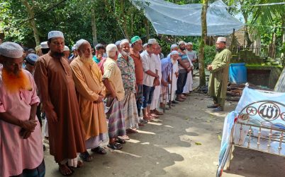 উজিরপুরে সাংবাদিক নাজমুল হক মুন্নার মায়ের দাফন সম্পন্ন