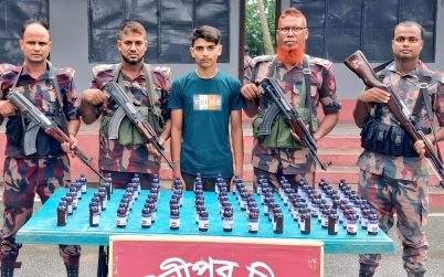 জীবননগর সীমান্তে ভারতীয় নেশাজাতীয় সিরাপসহ যুবক আটক