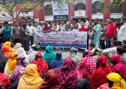 বকেয়া বেতনের দাবিতে বরিশালে অলিম্পিক সিমেন্টের শ্রমিকদের ডিসি কার্যালয়ে অবস্থান, স্মারকলিপি