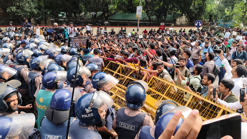 শিক্ষামন্ত্রীর পদত্যাগের দাবি বাদ দিয়ে ছয় প্রস্তাব শিক্ষার্থীদের