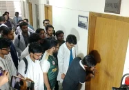 বরিশালে বিভাগীয় স্বাস্থ্য পরিচালক মনিরুজ্জামানের নিয়োগ বাতিলের দাবিতে কার্যালয়ে তালা