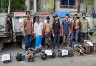 চোরাই ইজিবাইক ও শ্যালোমেশিনসহ চোরাকারবারি চক্রের চার সদস্য গ্রেপ্তার