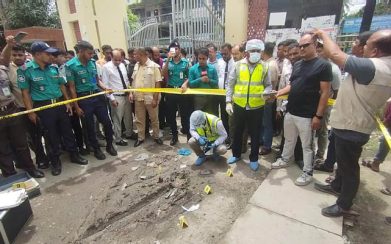 বরিশাল আদালত চত্বরে ককটেল সদৃশ বস্তুর বিস্ফোরণ