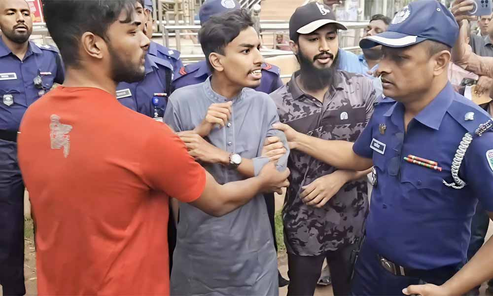 বৈষম্যবিরোধী ছাত্র আন্দোলনের হবিগঞ্জে জেলা সদস্যসচিবসহ আটক ৩