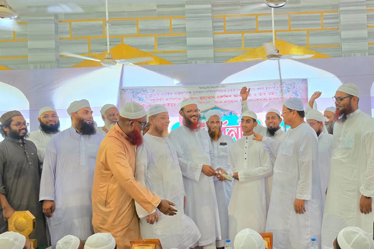 যারা বিশ্বের দরবারে দেশের সম্মান উজ্জ্বল করছে, তাদের রাষ্ট্রীয় স্বীকৃতি দেয়া উচিত: চরমোনাই পীর