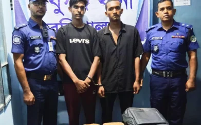 বাবুগঞ্জে ৯ কেজি গাঁজাসহ দুই যুবক আটক ২
