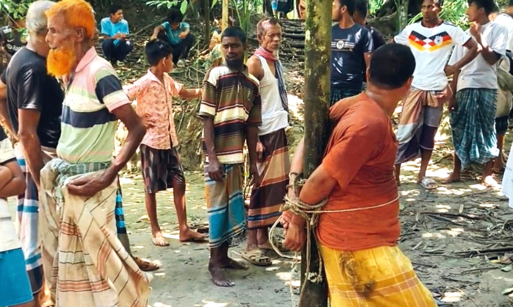 ফ্যামিলি কার্ড দেওয়ার কথা বলে তালতলীতে বৃদ্ধাকে ধর্ষণের অভিযোগ, যুবক আটক