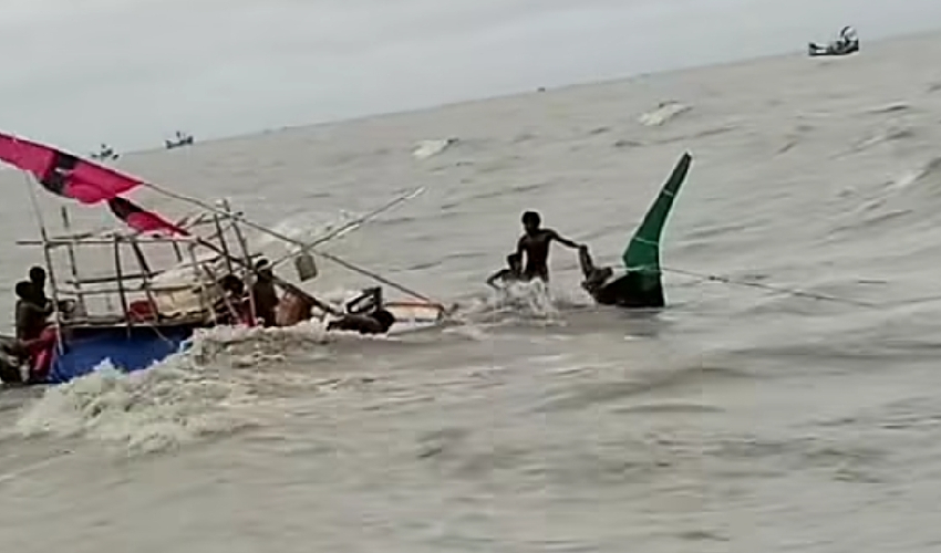 কুয়াকাটায় ঝড়ের কবলে ট্রলারডুবি, ১০ জেলে উদ্ধার