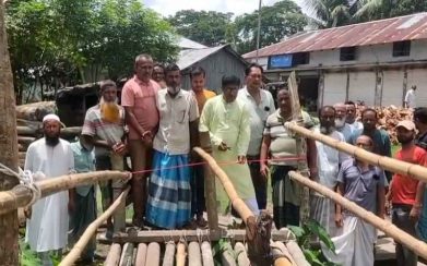 বরগুনায় ফিতা কেটে বিএনপি নেতার সাঁকো উদ্বোধন