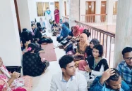 বরিশাল বিশ্ববিদ্যালয়ের কোস্টাল স্টাডিজ বিভাগের চেয়ারম্যানের অপসারণের দাবিতে অনশন
