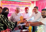 সূর্য্য তোরণ ক্লাবের পক্ষ থেকে কৃতী শিক্ষার্থীদের সংবর্ধনা প্রদান