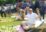 ঝালকাঠির ভীমরুলীর ভাসমান পেয়ারা হাটে মার্কিন রাষ্ট্রদূত