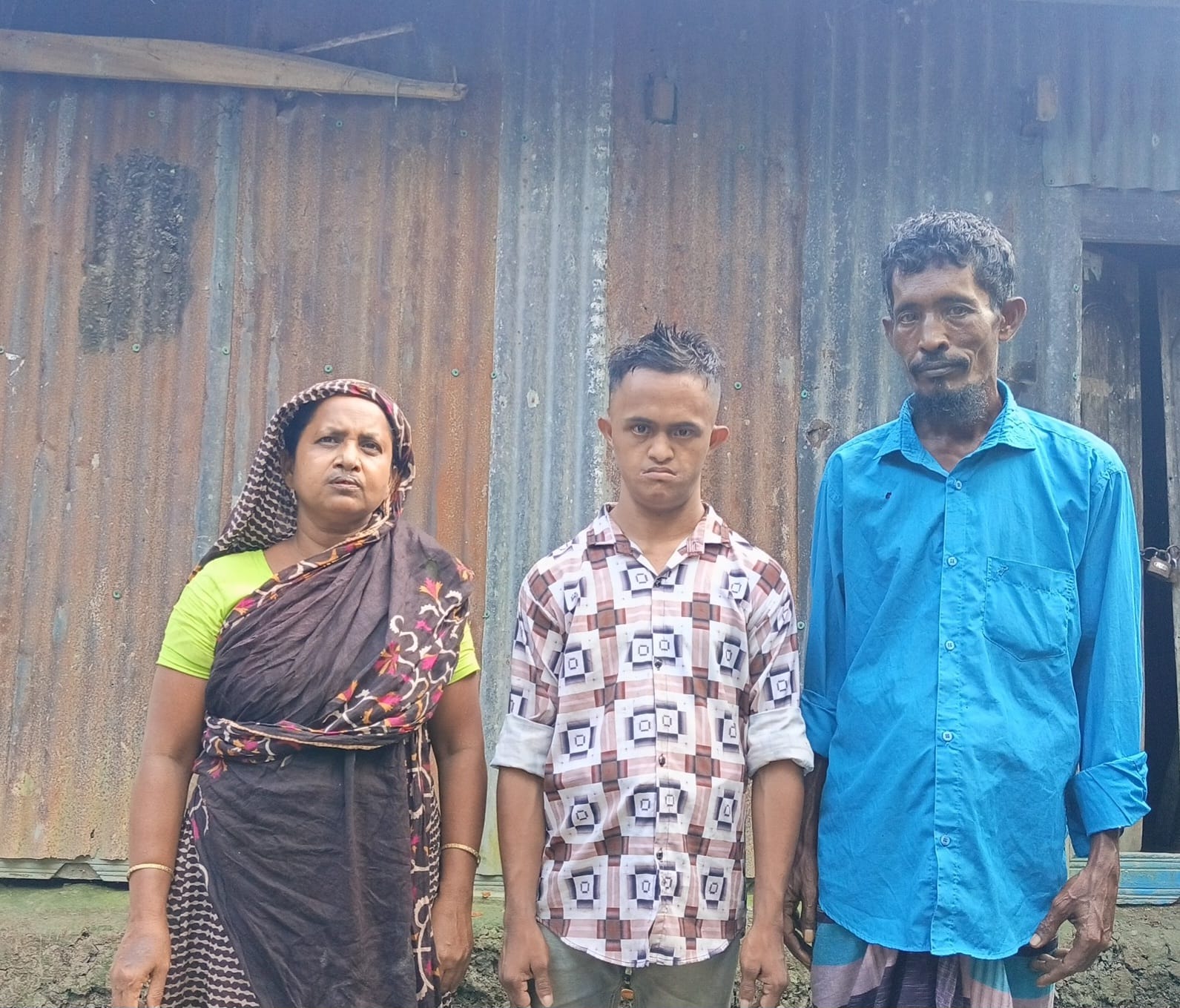 শারীরিক প্রতিবন্ধী জহিরুলের মানবেতর জীবন,সমাজে বিত্তবানদের এগিয়ে আসার আহ্বান