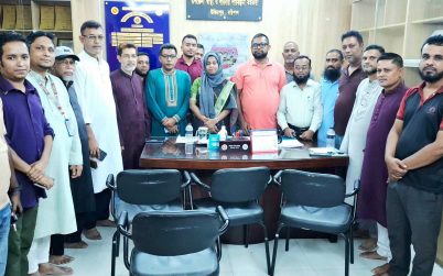 উজিরপুরে স্বাস্থ্যসেবার উন্নয়নে সাংবাদিকদের সঙ্গে নবাগত কর্মকর্তার মতবিনিময়