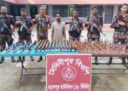 জীবননগর সীমান্তে মাদকসহ যুবক আটক