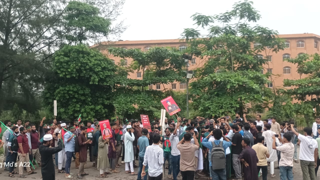 বরিশাল বিশ্ববিদ্যালয়ে ছাত্রদল-শিবির সংঘর্ষ, আহত অন্তত ২০
