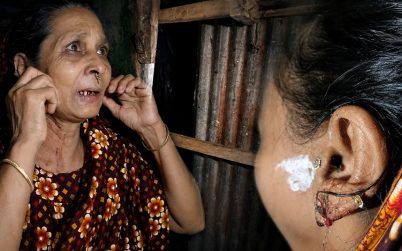 মেহেন্দীগঞ্জে ঘুমন্ত গৃহবধূর কান ছিঁড়ে স্বর্ণালঙ্কার লুট