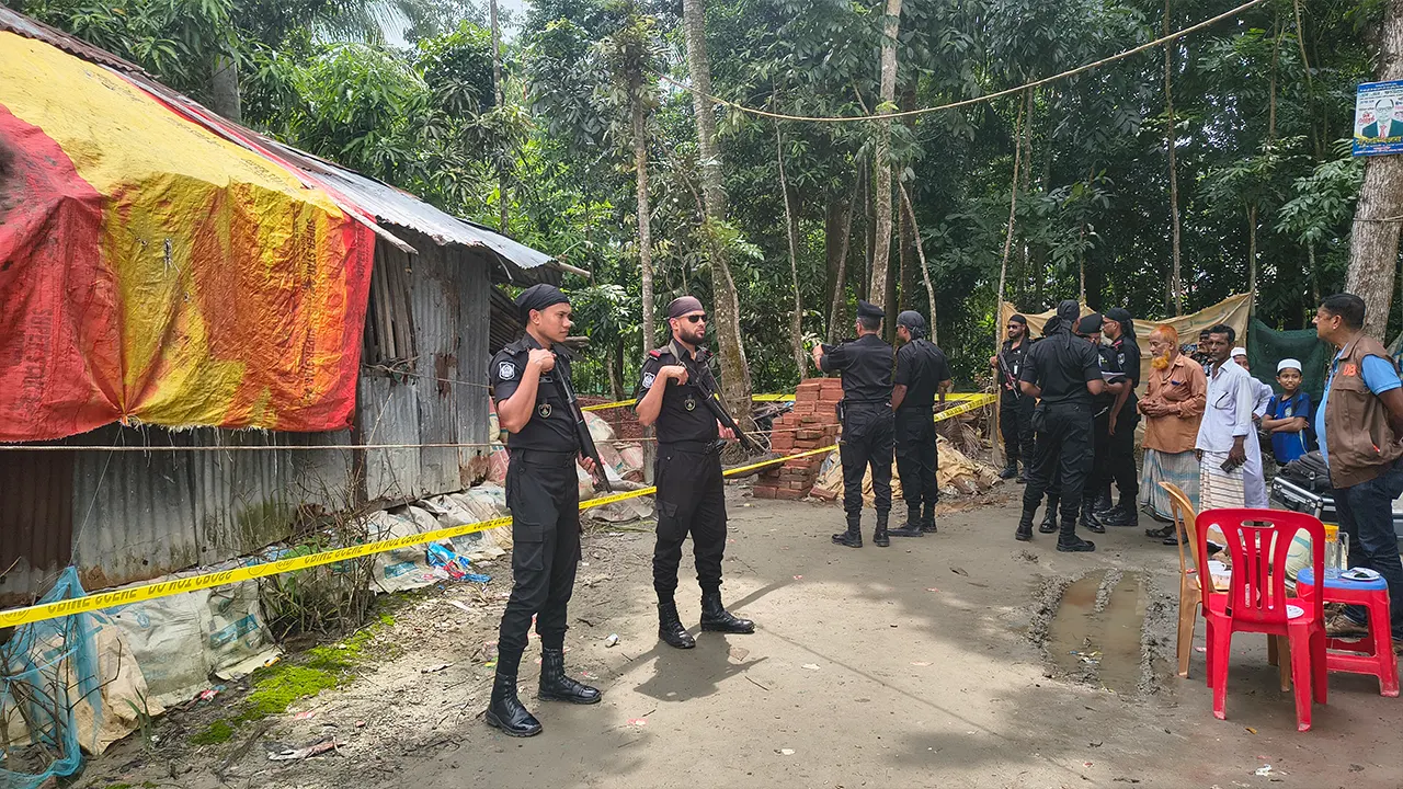 বাকেরগঞ্জে বিস্ফোরণে শিশুসহ আহত ৩