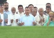 জিয়াউর রহমান ও খালেদা জিয়ার কবরে প্রধানমন্ত্রীর শ্রদ্ধা