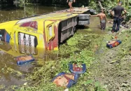 বরিশালে নিয়ন্ত্রণ হারিয়ে পুকুরে যাত্রীবাহী বাস