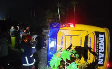 পটুয়াখালীতে বাস-অটোরিকশার মুখোমুখি সংঘর্ষ, নিহত ৪