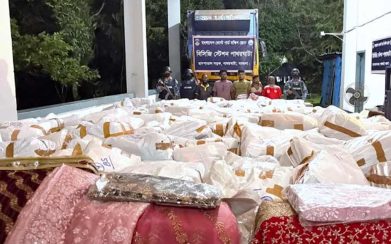 পাথরঘাটায় ৭ কোটি টাকার শাড়ি-পাঞ্জাবি জব্দ, আটক ৫