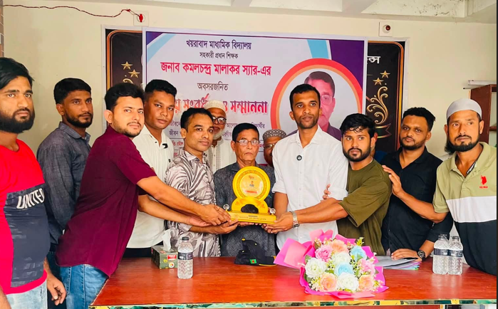 খয়রাবাদে প্রিয় শিক্ষককে ব্যতিক্রমধর্মী বিদায়ী সংবর্ধনা দিলেন হিউমিনিটি এন্ড স্পোর্টস এলাইন্স