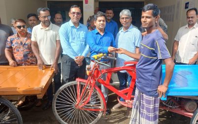 উজিরপুরে ভিক্ষুক পুনর্বাসনে হতদরিদ্রদের মাঝে অটোভ্যান বিতরণ