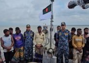 বঙ্গোপসাগরে ইঞ্জিন বিকল ট্রলারসহ ১২ জেলেকে উদ্ধার করল নৌবাহিনী